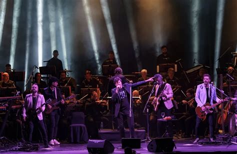  El Increíble Concierto de  Ciro: Una Noche Mágica en Teherán