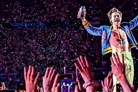 ¡El Concierto de Harry Styles en Madrid: Una Noche Mágica de Música y Emoción!